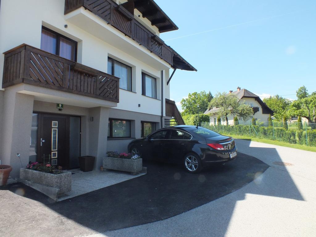 Haus Charlie Hotel Velden am Woerthersee Exterior photo