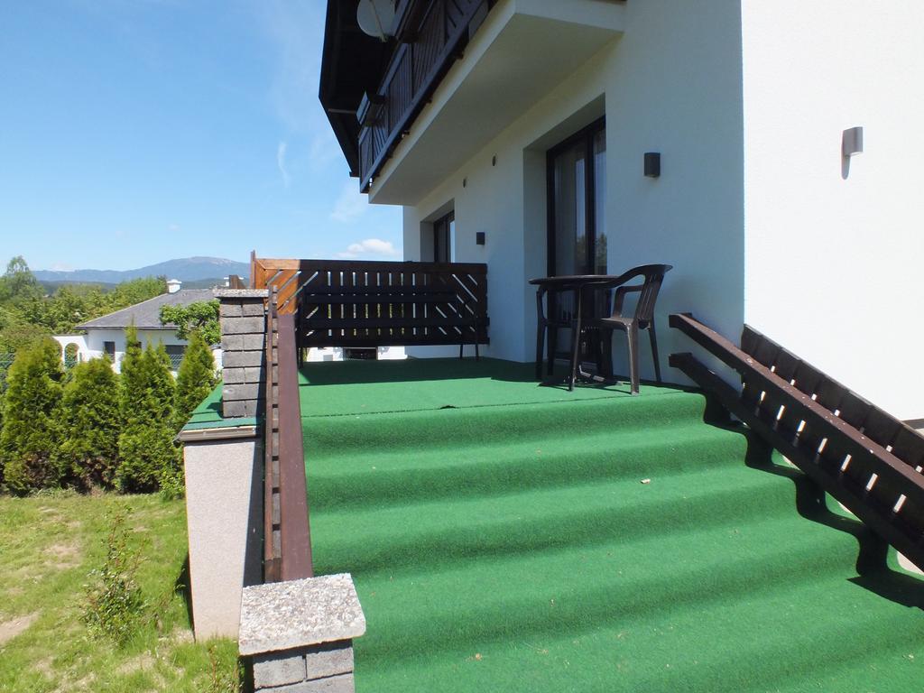 Haus Charlie Hotel Velden am Woerthersee Exterior photo
