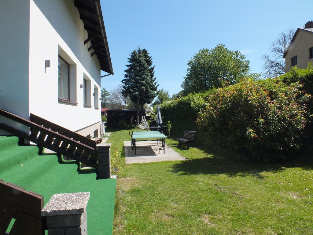 Haus Charlie Hotel Velden am Woerthersee Exterior photo