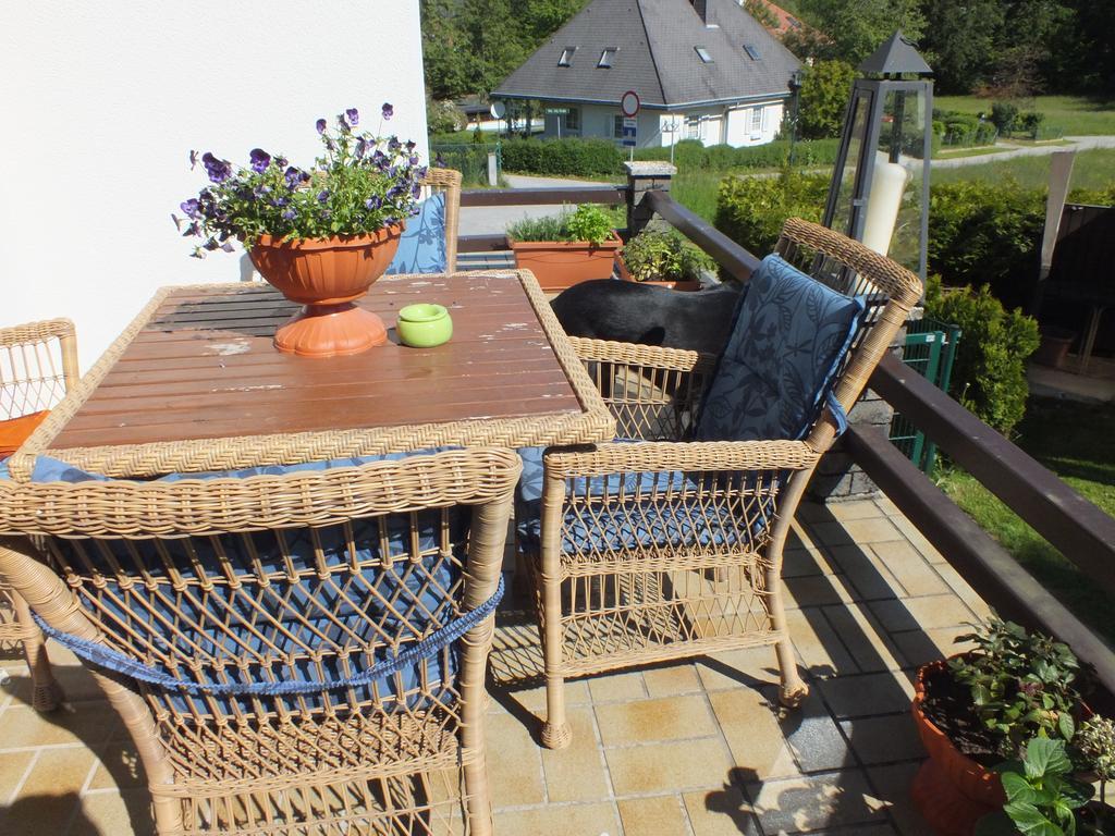 Haus Charlie Hotel Velden am Woerthersee Exterior photo
