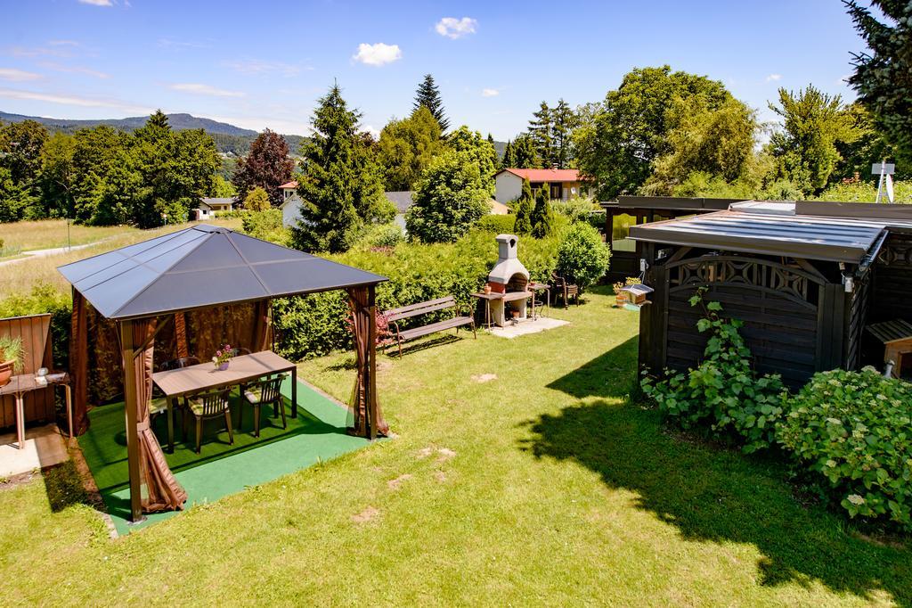 Haus Charlie Hotel Velden am Woerthersee Exterior photo