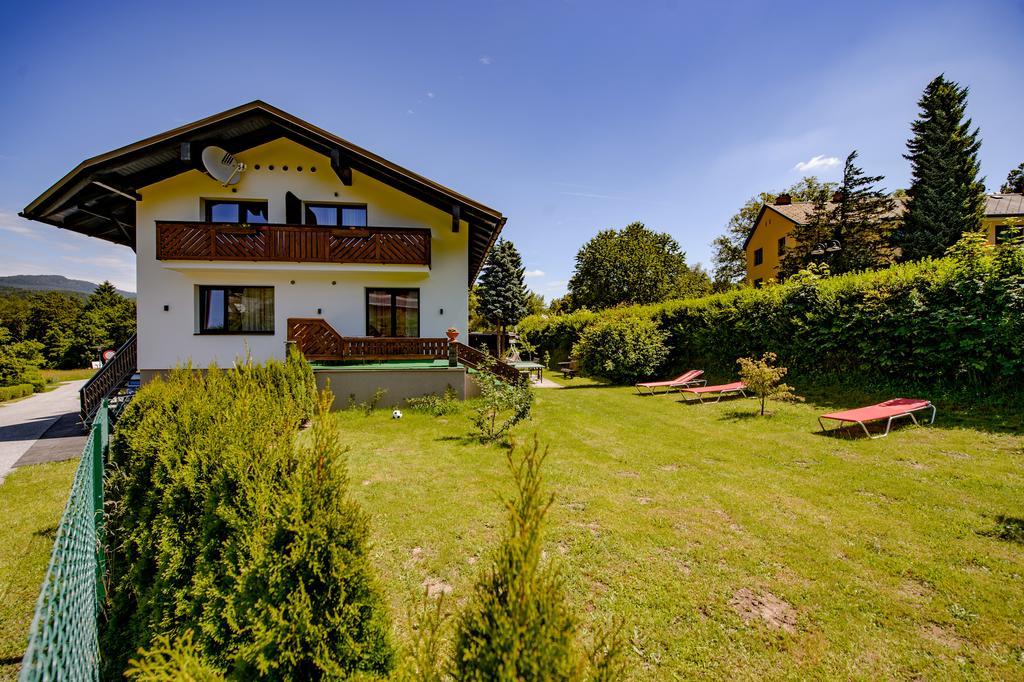 Haus Charlie Hotel Velden am Woerthersee Exterior photo