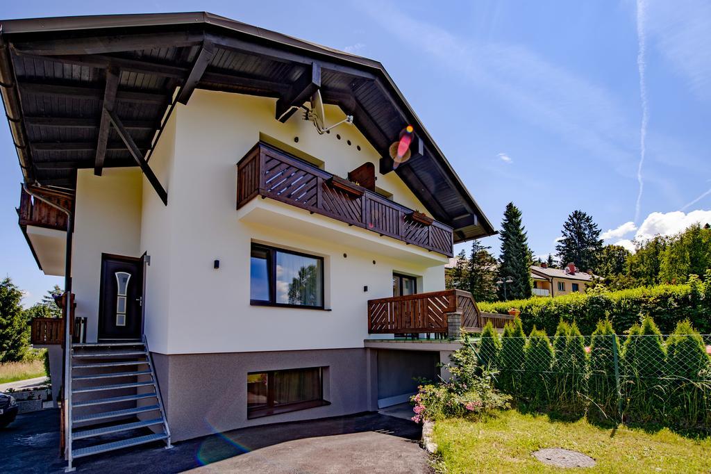 Haus Charlie Hotel Velden am Woerthersee Exterior photo