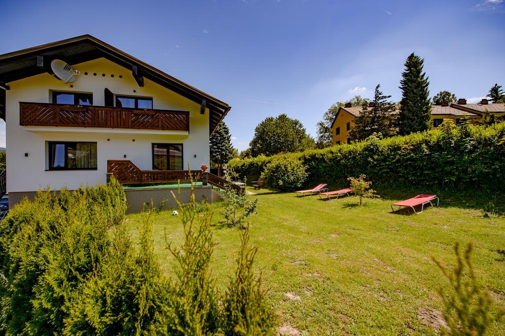 Haus Charlie Hotel Velden am Woerthersee Exterior photo