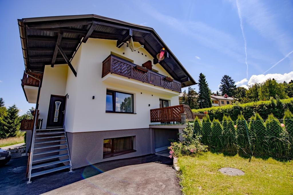 Haus Charlie Hotel Velden am Woerthersee Exterior photo
