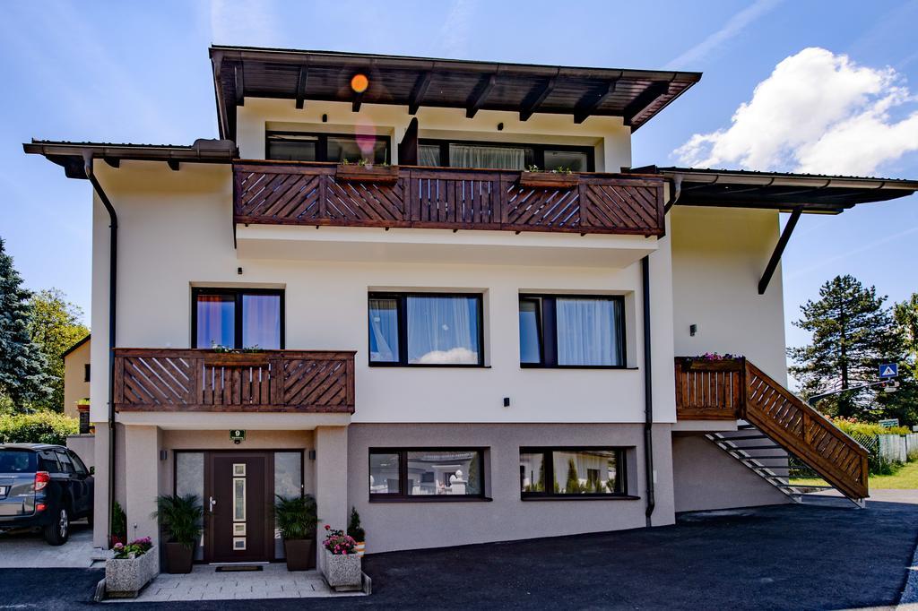 Haus Charlie Hotel Velden am Woerthersee Exterior photo