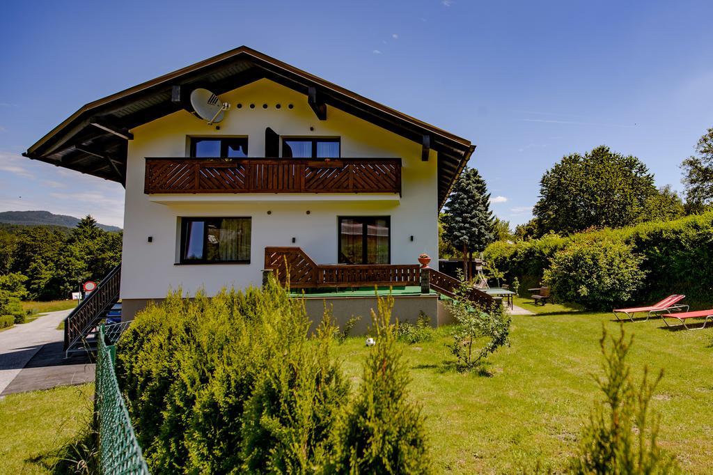 Haus Charlie Hotel Velden am Woerthersee Exterior photo