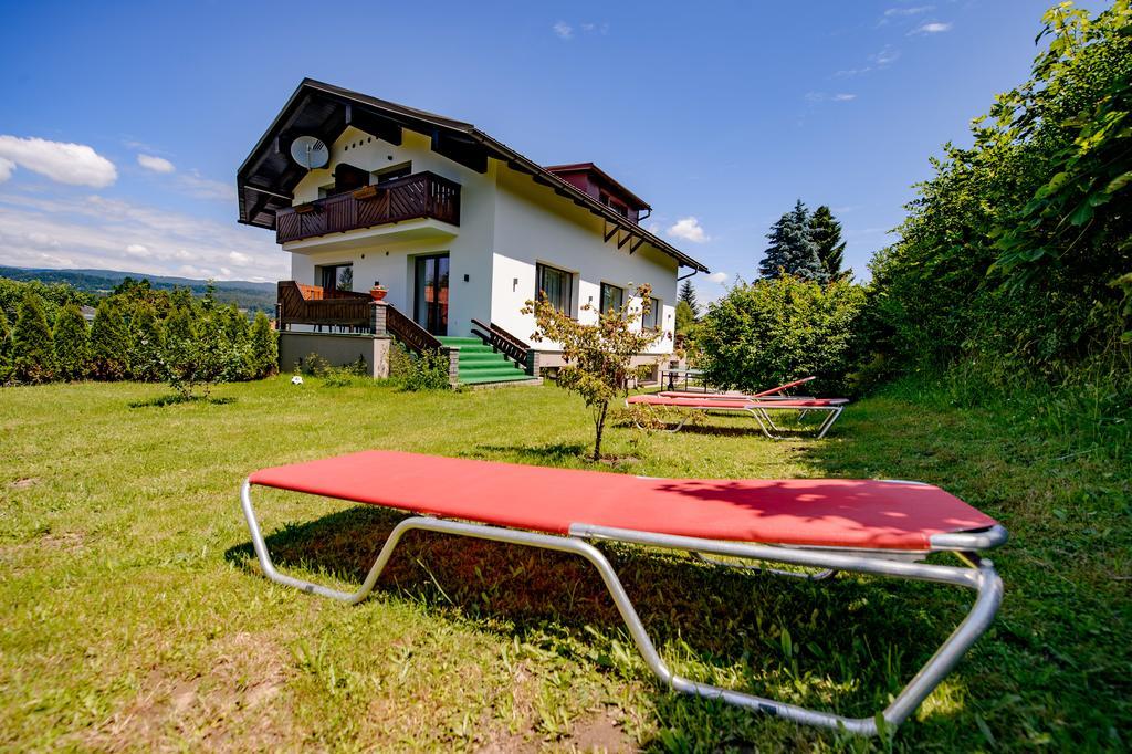 Haus Charlie Hotel Velden am Woerthersee Exterior photo