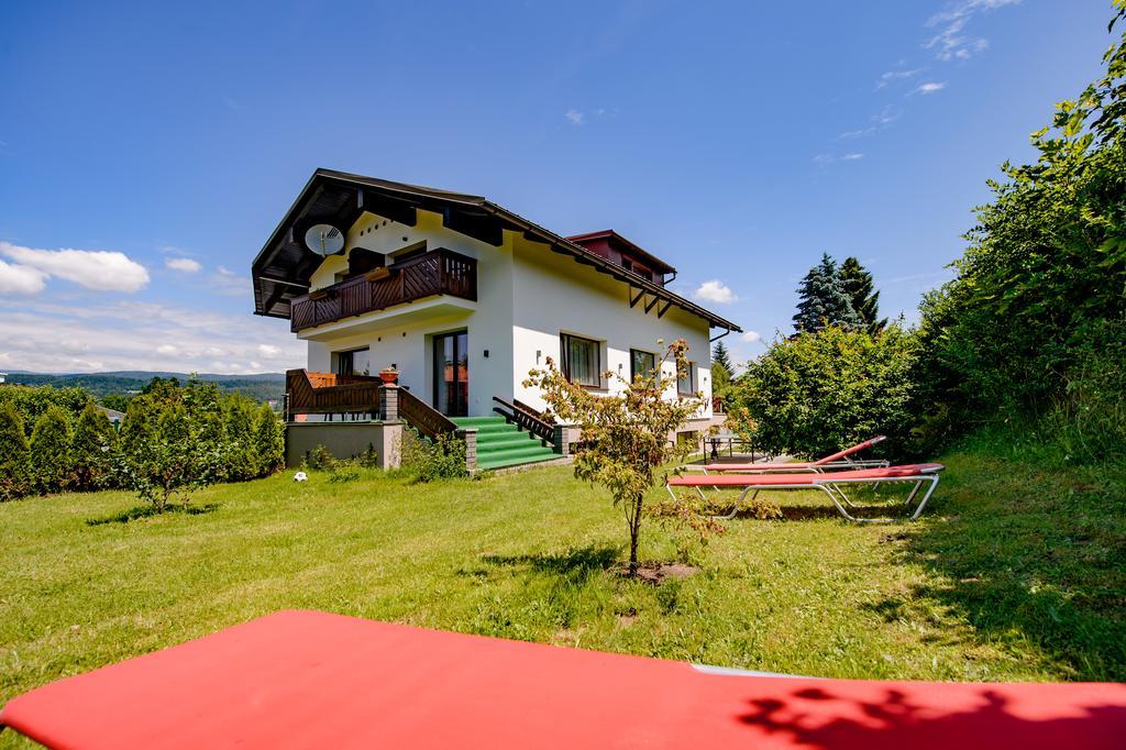 Haus Charlie Hotel Velden am Woerthersee Exterior photo