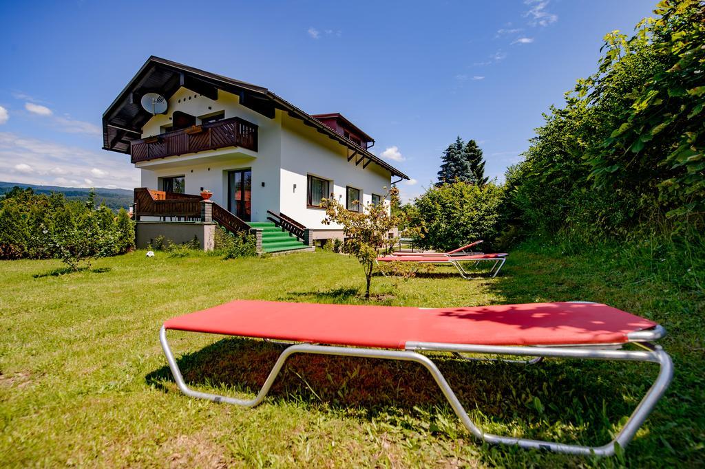 Haus Charlie Hotel Velden am Woerthersee Exterior photo