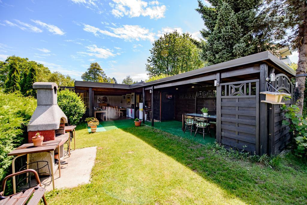 Haus Charlie Hotel Velden am Woerthersee Exterior photo
