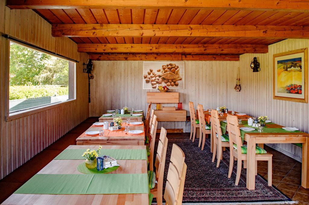 Haus Charlie Hotel Velden am Woerthersee Exterior photo